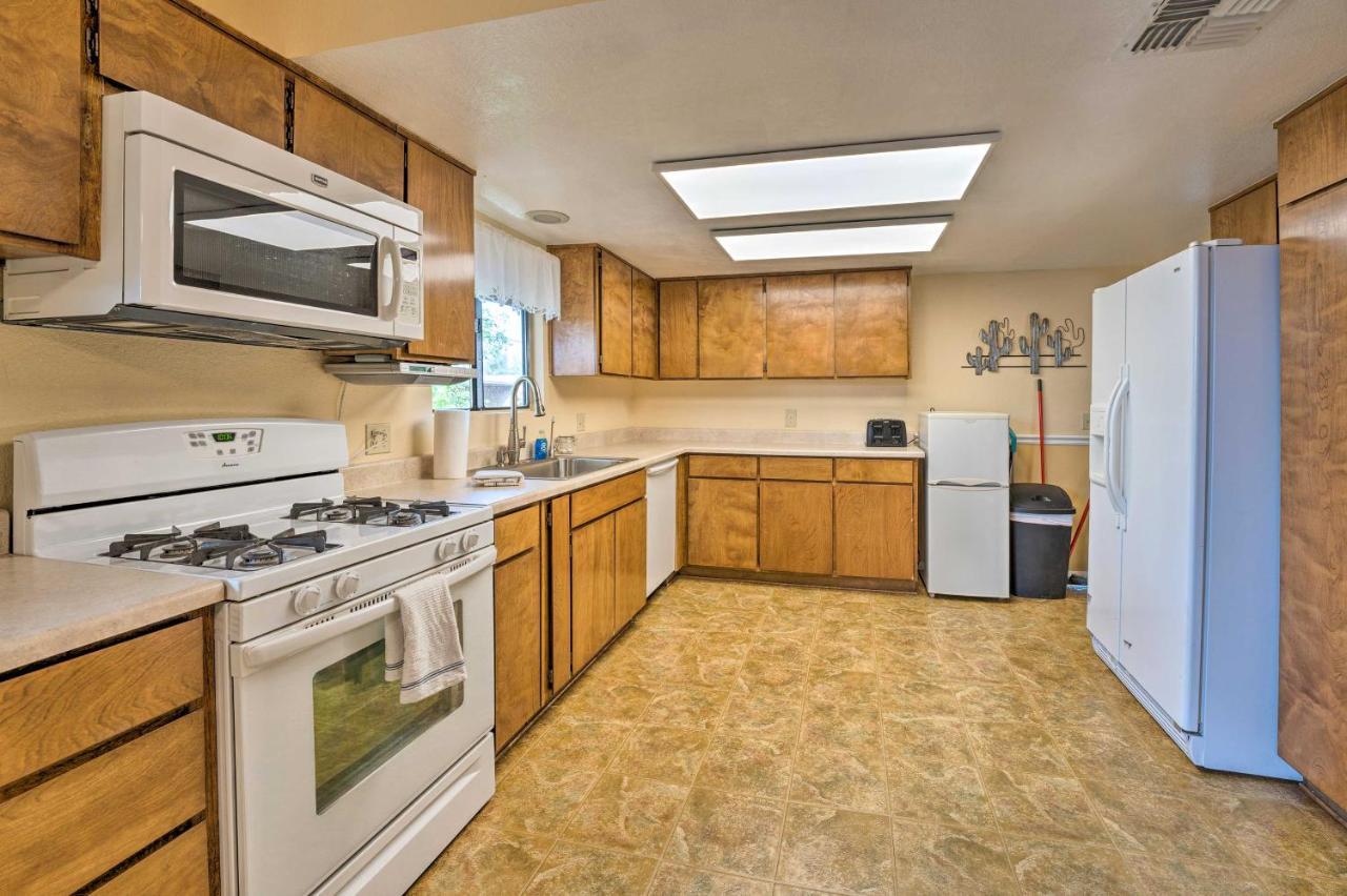 Updated Family Home - 2 Blocks To Colorado River! Bullhead City Buitenkant foto